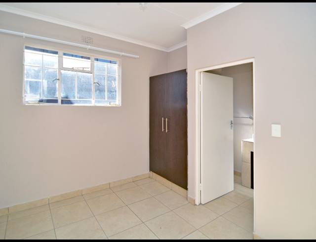 4 BEDROOM DUPLEX FOR SALE IN BRAMLEY NORTH